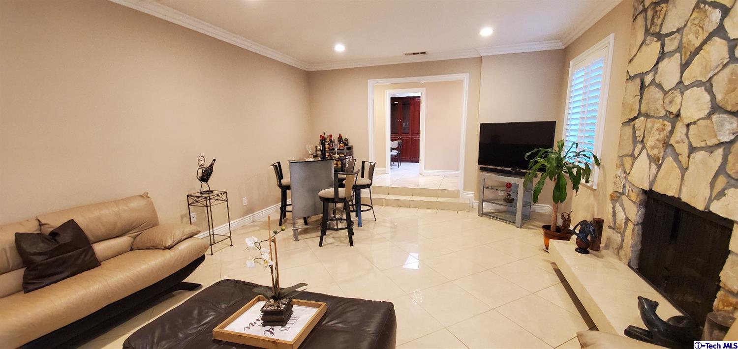 410 West Kenneth Road Glendale, CA 91202 - Photo 7 of 39