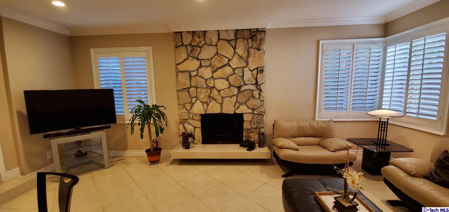 410 West Kenneth Road Glendale, CA 91202 - Photo 8 of 39