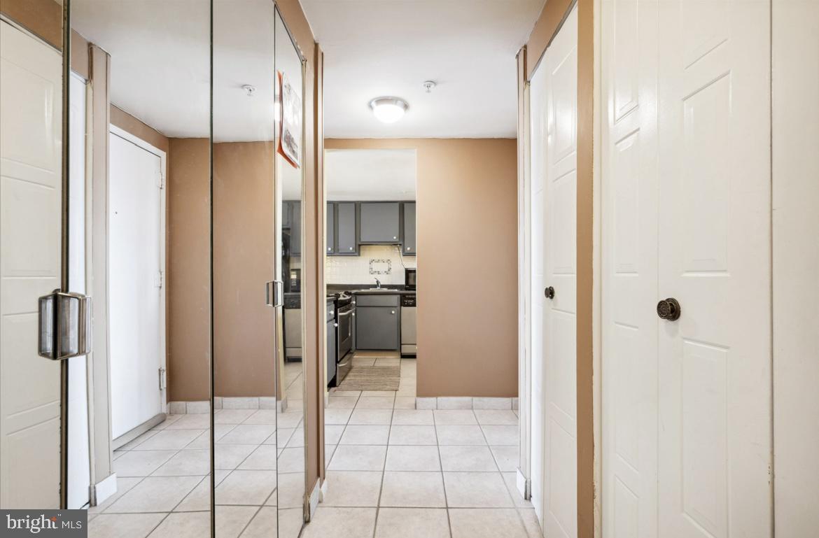 2001 Hamilton Street, Unit 2120 Philadelphia, PA 19130 - Photo 11 of 24 Entire HALL of closets!!