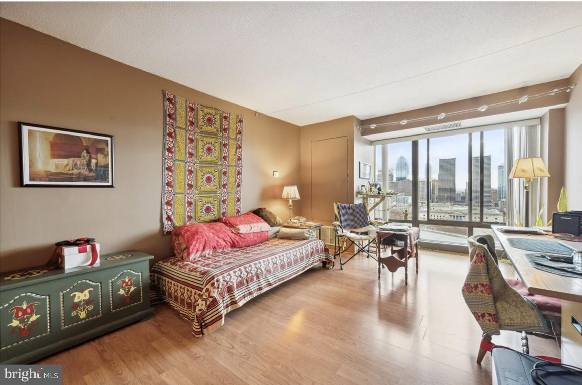 2001 Hamilton Street, Unit 2120 Philadelphia, PA 19130 - Photo 2 of 24 Spacious living room. Sunny skyline view!