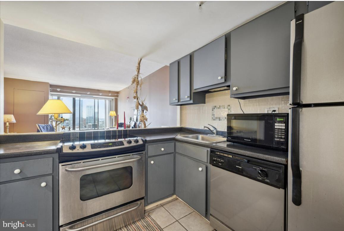 2001 Hamilton Street, Unit 2120 Philadelphia, PA 19130 - Photo 8 of 24 Stainless appliances