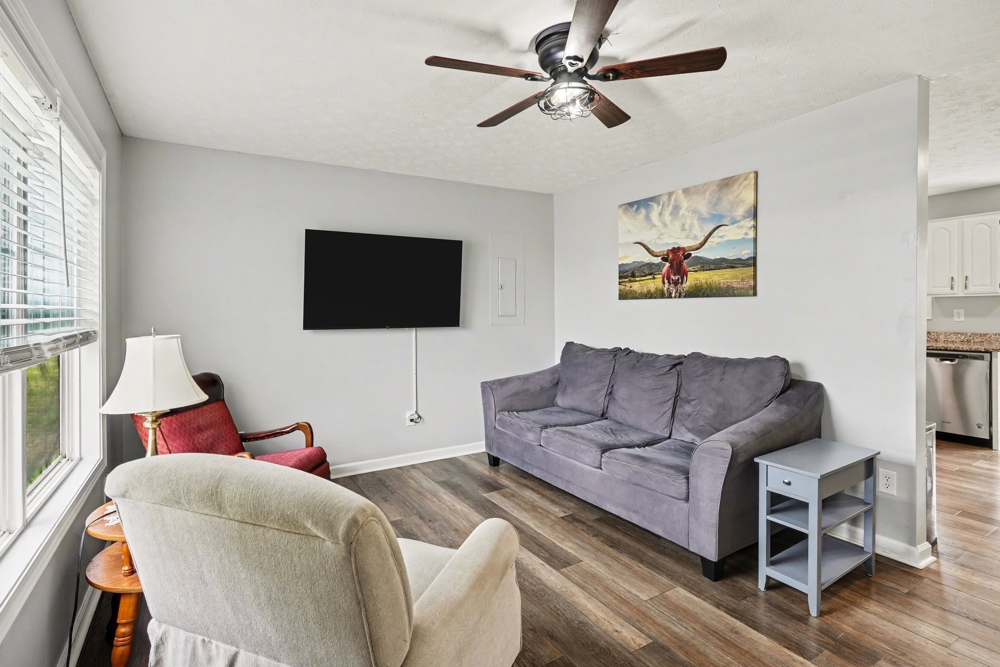 550 Gregory Road Westmoreland, TN 37186 - Photo 3 of 26 a living room with furniture and a flat screen tv