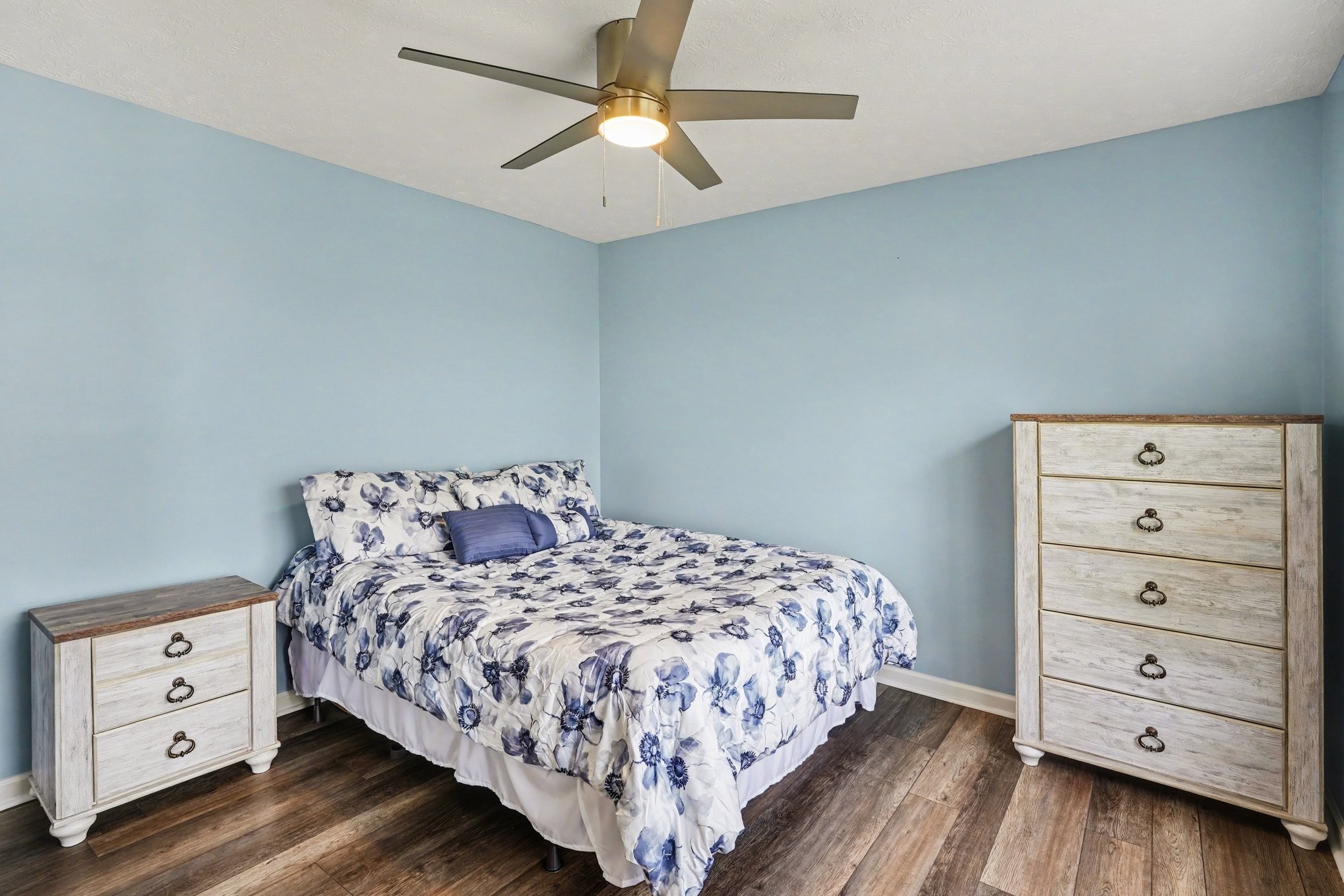 550 Gregory Road Westmoreland, TN 37186 - Photo 10 of 26 a bedroom with a bed and a dresser