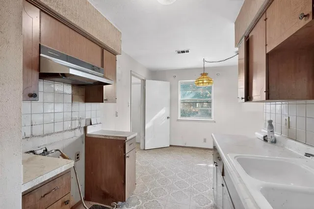 $160,000 | 1214 Glenn Drive, Euless, TX 76039