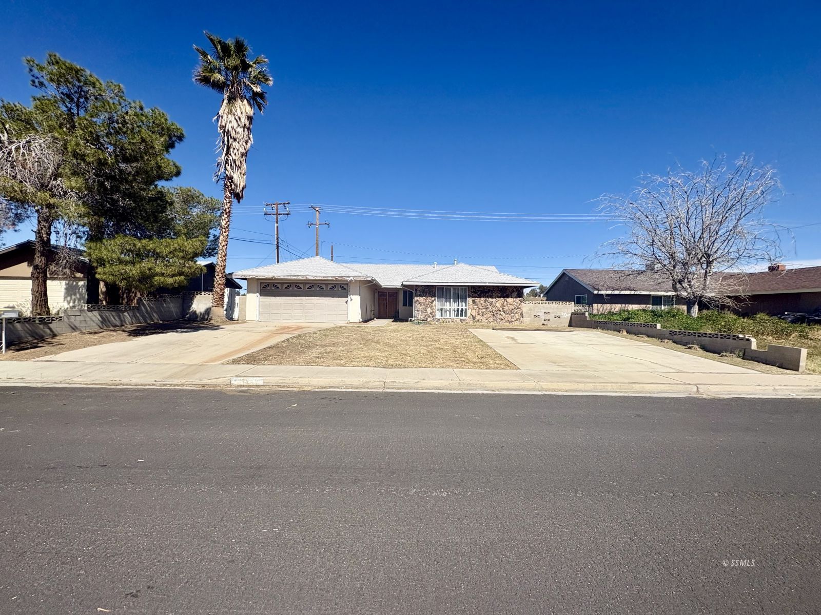 236 West Iowa Avenue Ridgecrest, CA 93555 - Photo 1 of 23