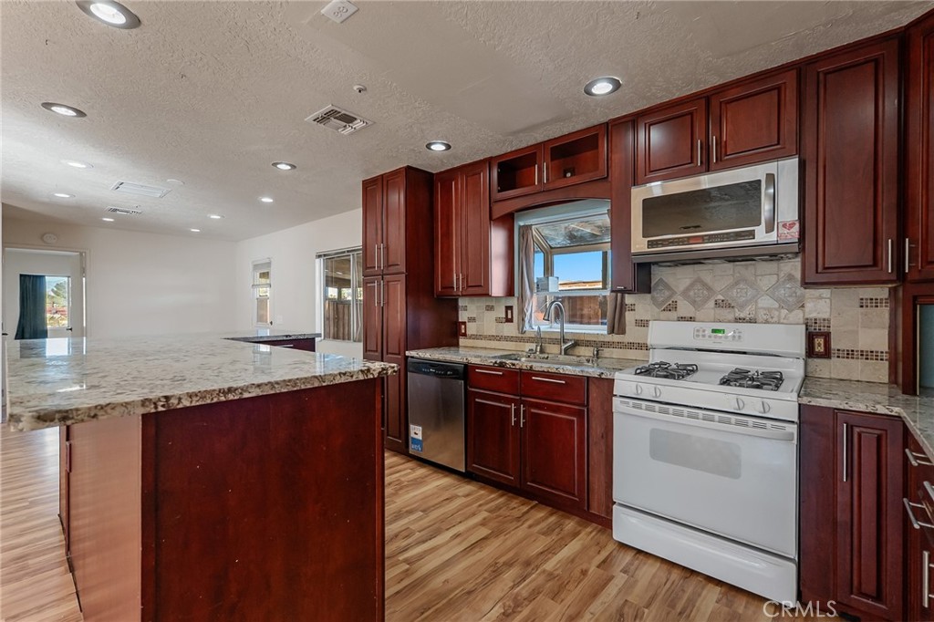 6411 Mountain View Street Joshua Tree, CA 92252 - Photo 7 of 22