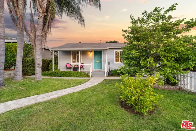 $1,299,000 | 8012 Kittyhawk Avenue, Los Angeles, CA 90045