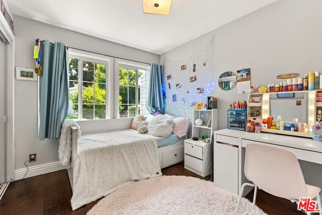 $1,299,000 | 8012 Kittyhawk Avenue, Los Angeles, CA 90045