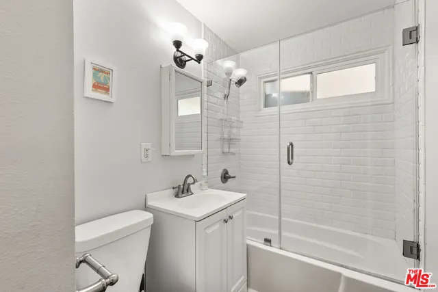 $1,299,000 | 8012 Kittyhawk Avenue, Los Angeles, CA 90045