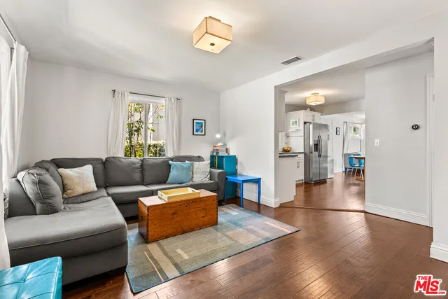 $1,299,000 | 8012 Kittyhawk Avenue, Los Angeles, CA 90045