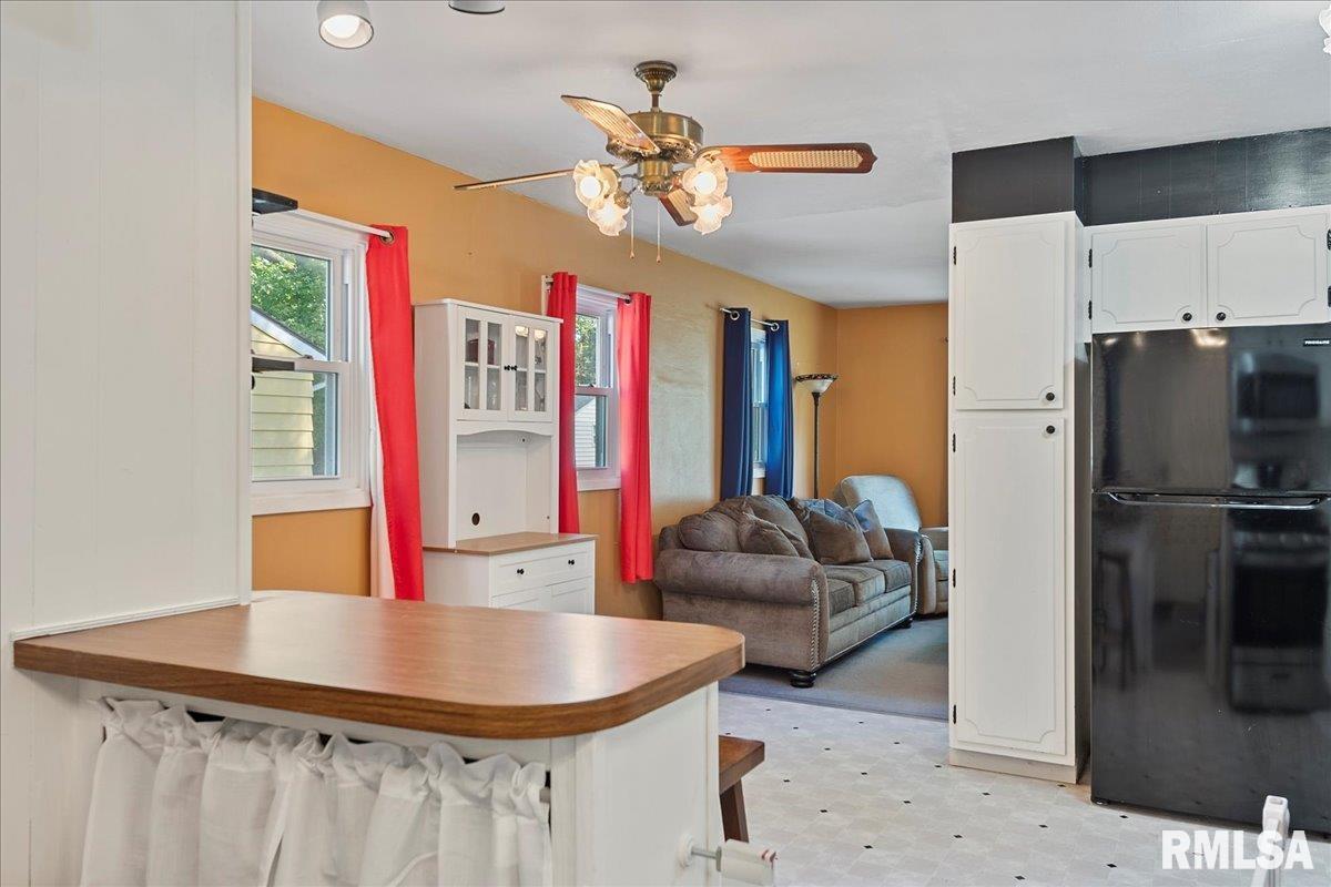 1103 Johnson Lane Springfield, IL 62702 - Photo 13 of 26