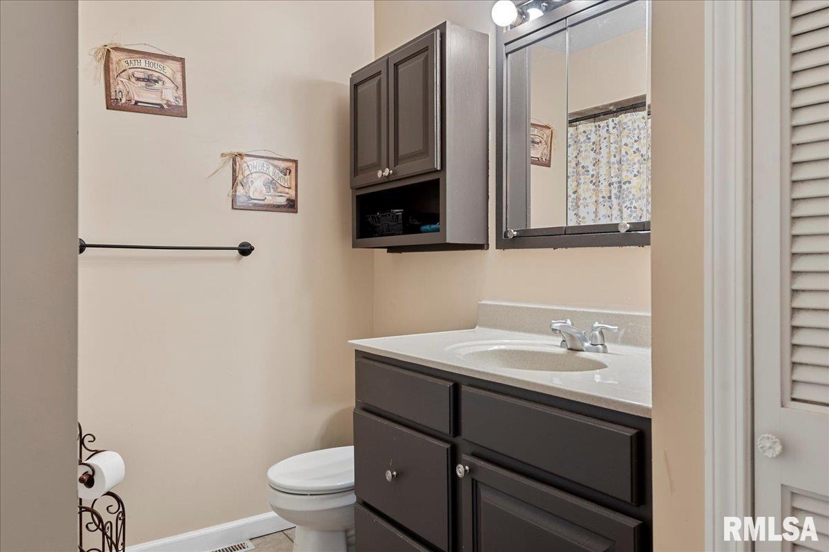 1103 Johnson Lane Springfield, IL 62702 - Photo 17 of 26