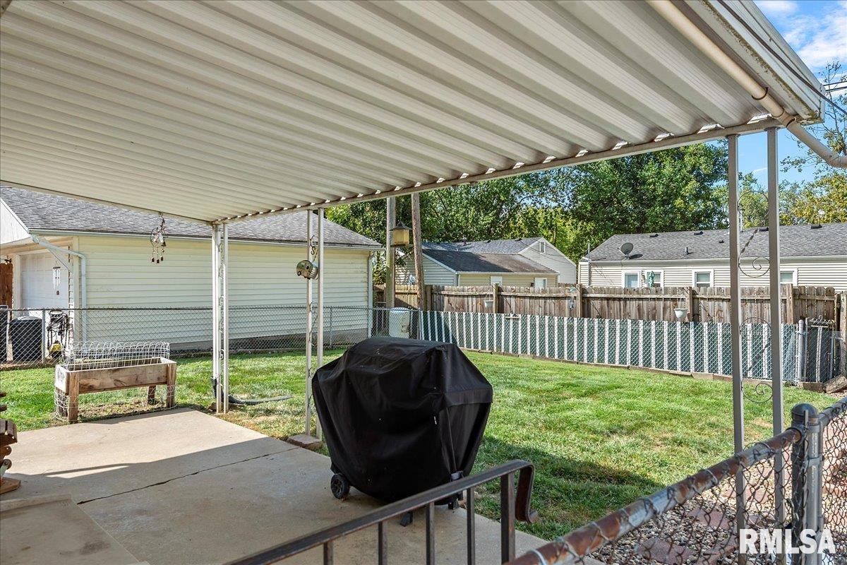1103 Johnson Lane Springfield, IL 62702 - Photo 24 of 26