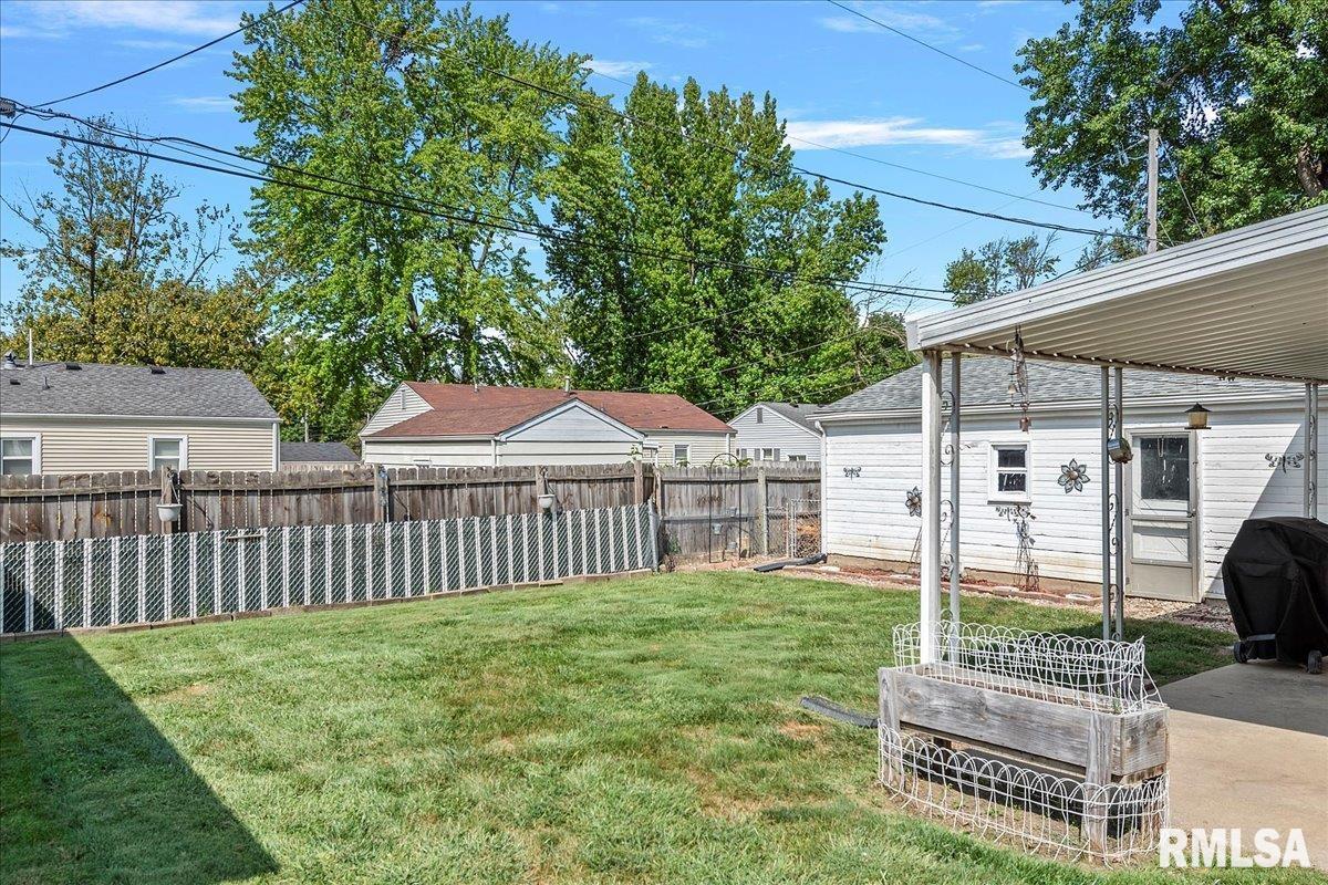 1103 Johnson Lane Springfield, IL 62702 - Photo 25 of 26