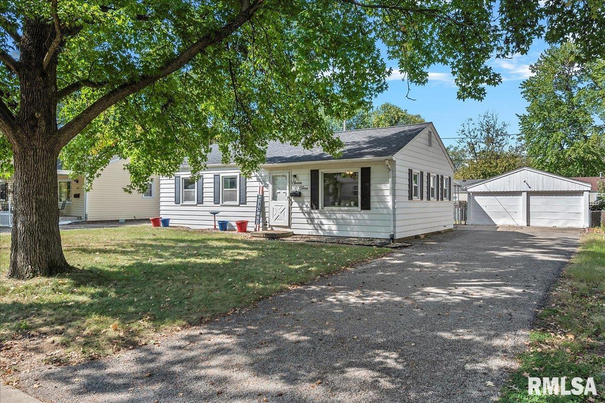 1103 Johnson Lane Springfield, IL 62702 - Photo 3 of 26