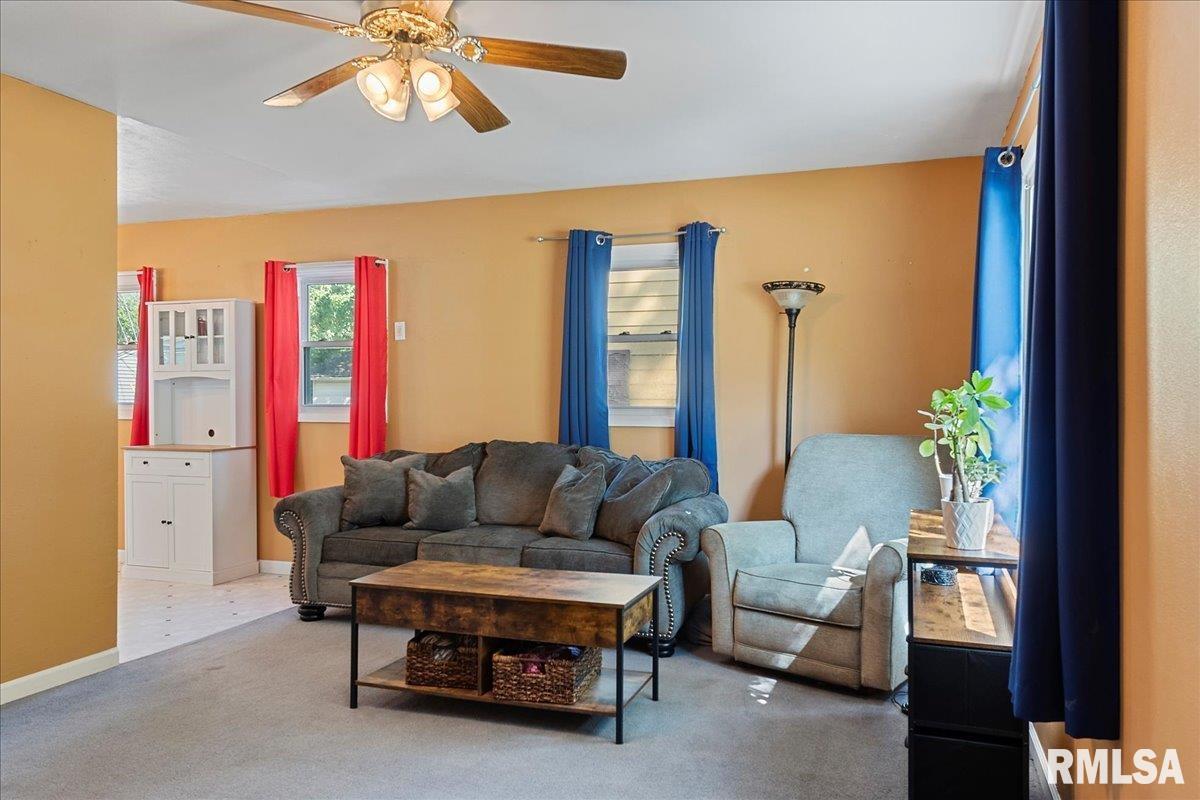 1103 Johnson Lane Springfield, IL 62702 - Photo 5 of 26