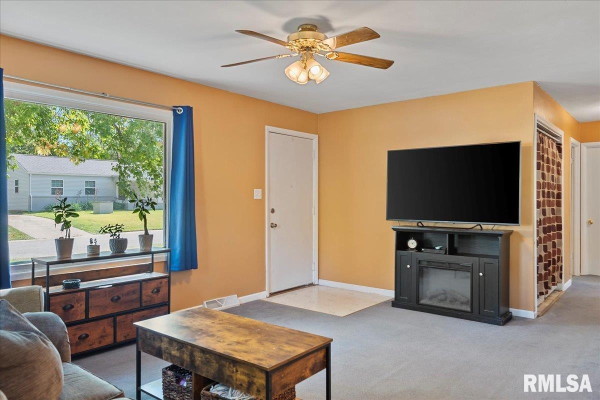 1103 Johnson Lane Springfield, IL 62702 - Photo 7 of 26