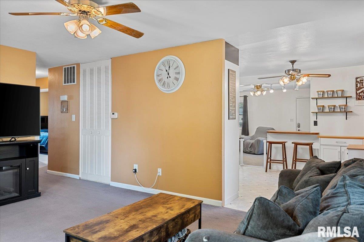 1103 Johnson Lane Springfield, IL 62702 - Photo 8 of 26