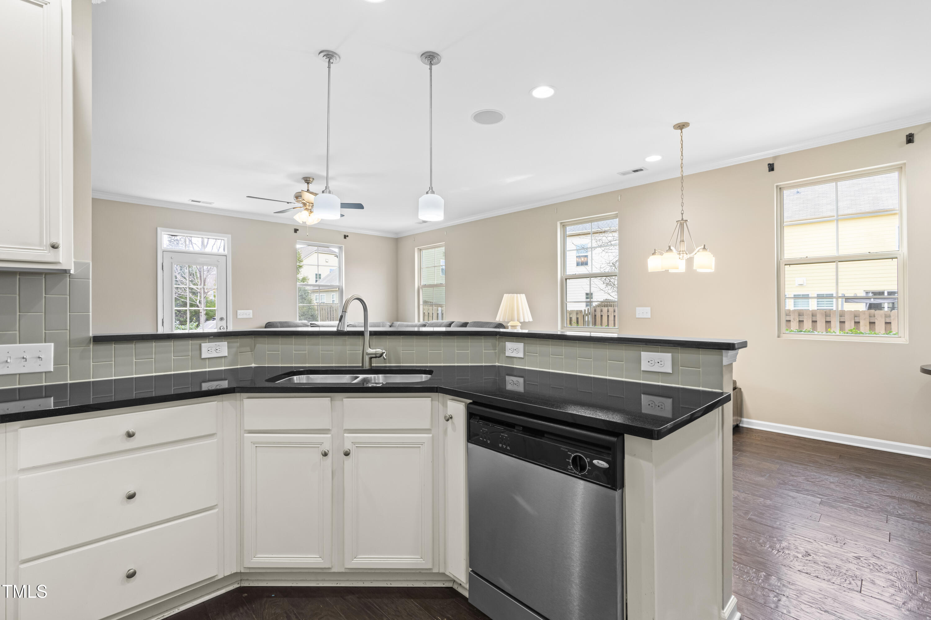 761 Wickham Ridge Road Apex, NC 27539 - Photo 4 of 28 Kitchen2