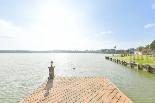 $950,000 | 309 Harbor Circle, Montgomery, TX 77356