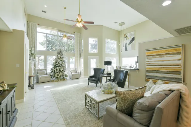 $950,000 | 309 Harbor Circle, Montgomery, TX 77356