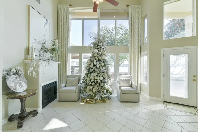 $950,000 | 309 Harbor Circle, Montgomery, TX 77356