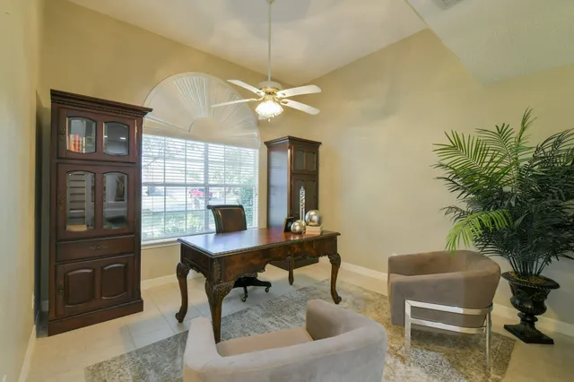 $950,000 | 309 Harbor Circle, Montgomery, TX 77356