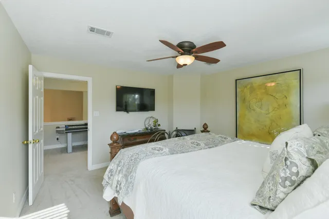 $950,000 | 309 Harbor Circle, Montgomery, TX 77356