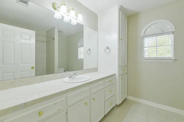 $950,000 | 309 Harbor Circle, Montgomery, TX 77356