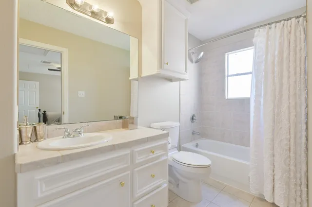 $950,000 | 309 Harbor Circle, Montgomery, TX 77356