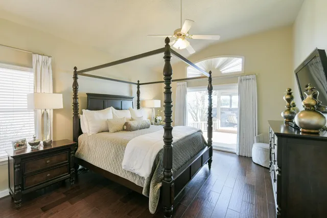 $950,000 | 309 Harbor Circle, Montgomery, TX 77356