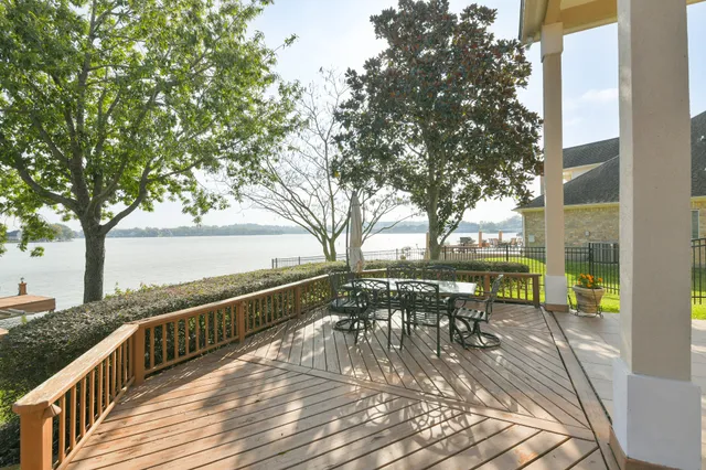 $950,000 | 309 Harbor Circle, Montgomery, TX 77356