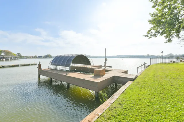 $950,000 | 309 Harbor Circle, Montgomery, TX 77356