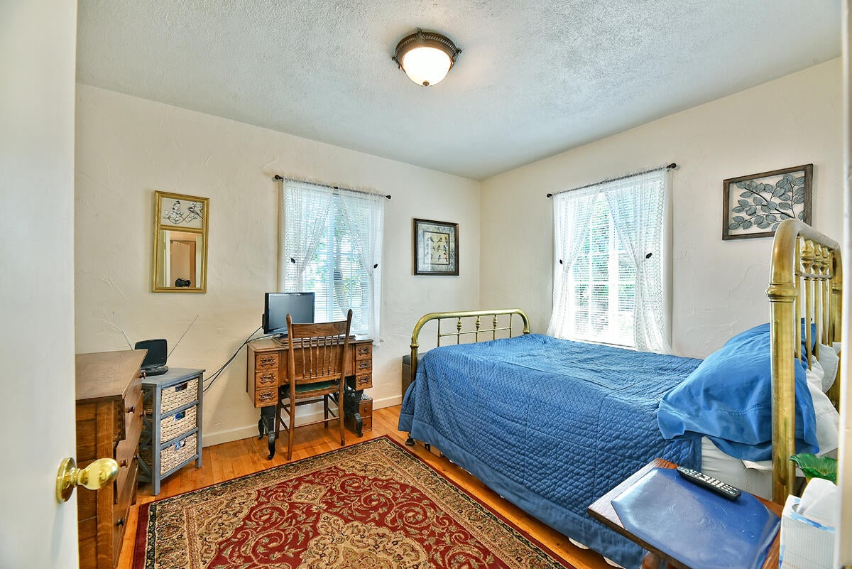 6380 Adams Road Talent, OR 97540 - Photo 17 of 37 17