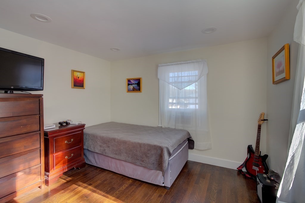 31 Roosevelt Road Newton, MA 02459 - Photo 21 of 39