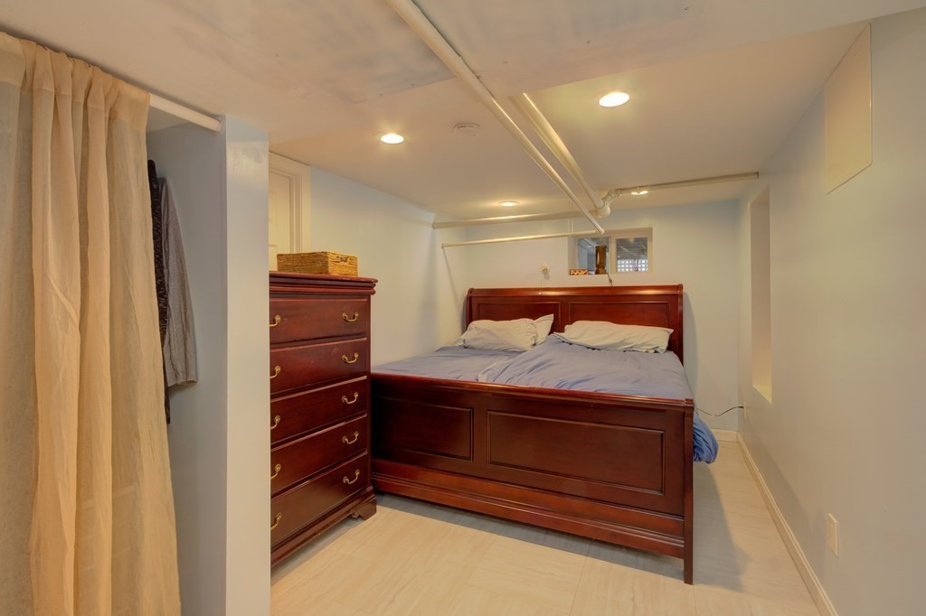 31 Roosevelt Road Newton, MA 02459 - Photo 24 of 39