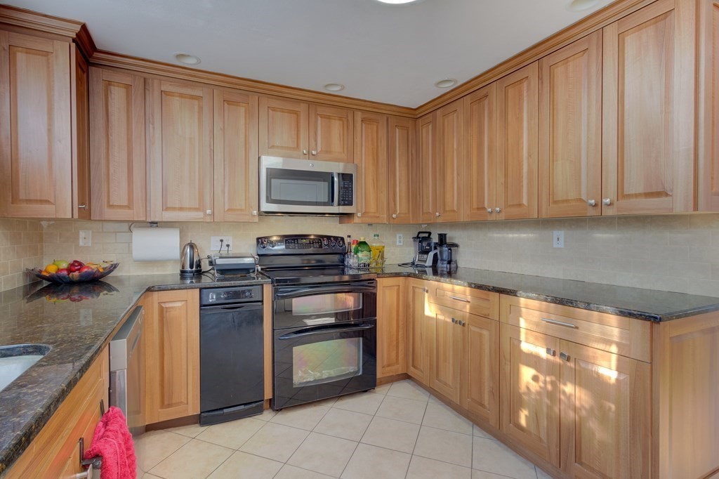 31 Roosevelt Road Newton, MA 02459 - Photo 3 of 39