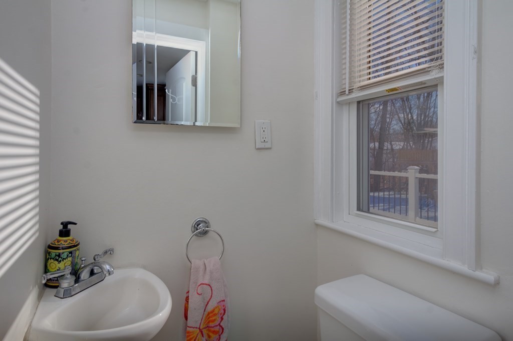 31 Roosevelt Road Newton, MA 02459 - Photo 7 of 39