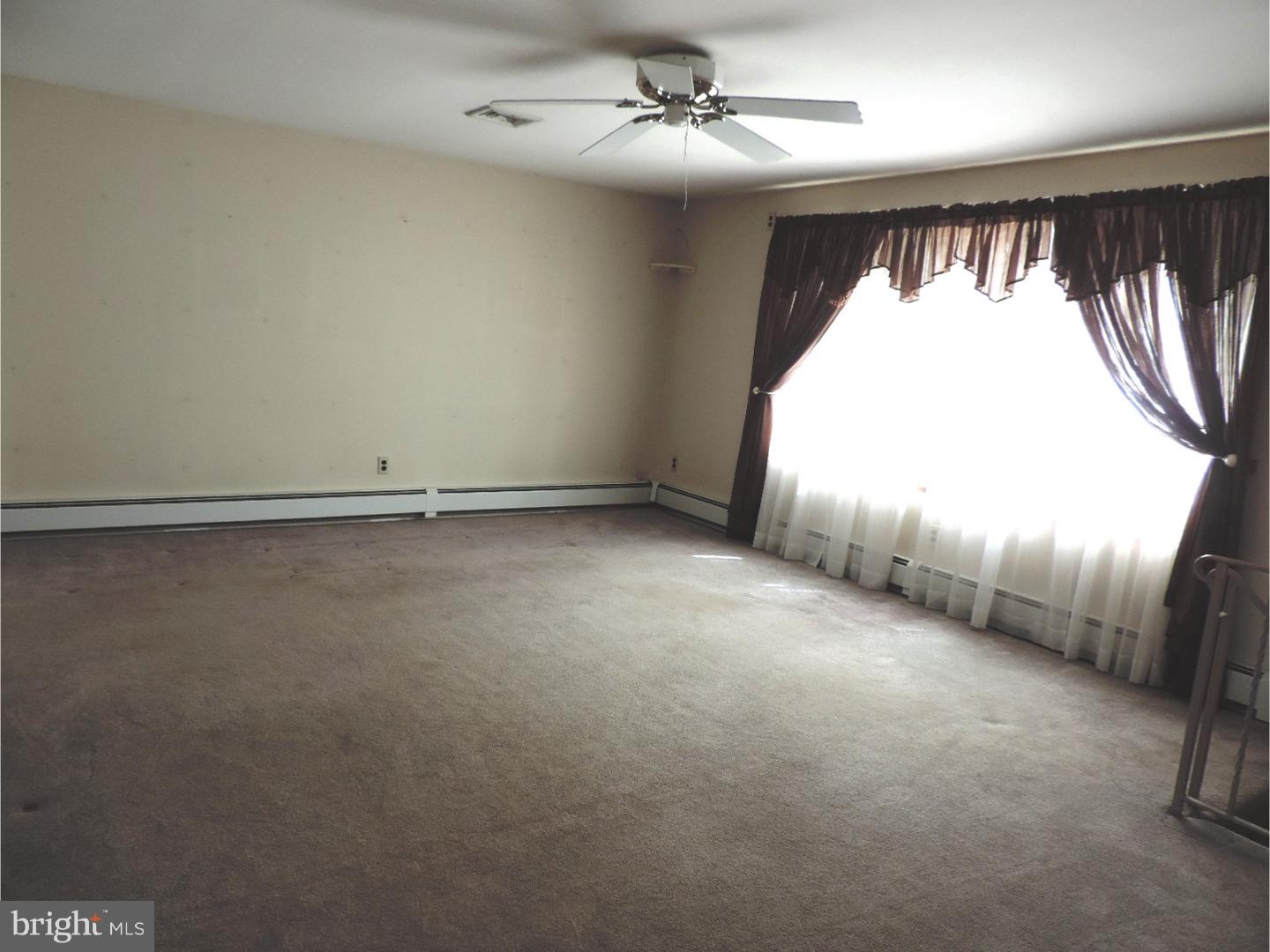 4714 Yates Road Bensalem, PA 19020 - Photo 10 of 23 Living Room