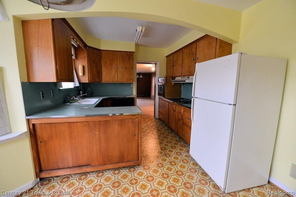 4419 Crooks Road Royal Oak, MI 48073 - Photo 2 of 20