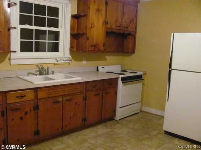 4725 Cooks Road Richmond, VA 23224 - Photo 3 of 7 Kitchen - Nice Eat-in Kitchern