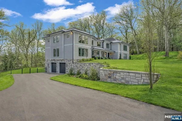 $2,950,000 | 315 Freemans Lane, Franklin Lakes, NJ 07417