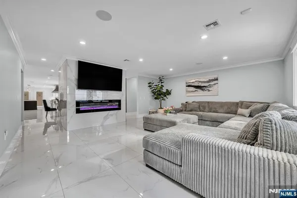 $2,950,000 | 315 Freemans Lane, Franklin Lakes, NJ 07417