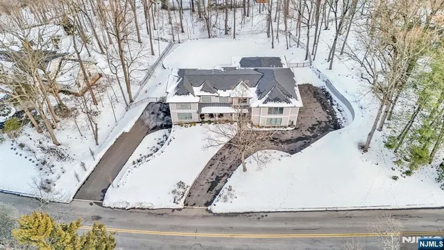 $2,950,000 | 315 Freemans Lane, Franklin Lakes, NJ 07417