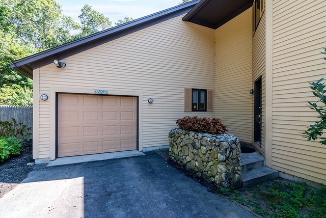 221 Kings Ridge Road South Kingstown, RI 02879 - Photo 3 of 21 Gallery Image 3