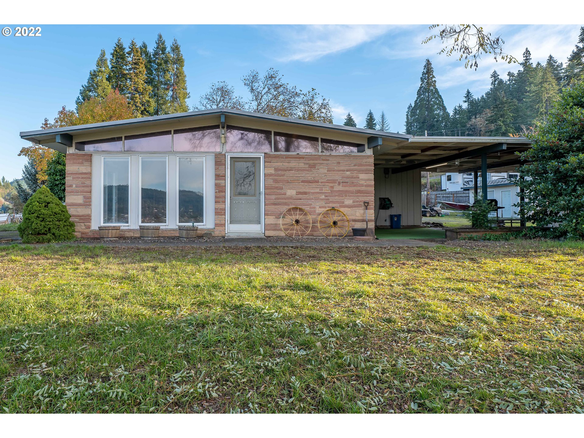 643 South State Street Sutherlin, OR 97479 - Photo 2 of 32 a view of a house with a garden and deck