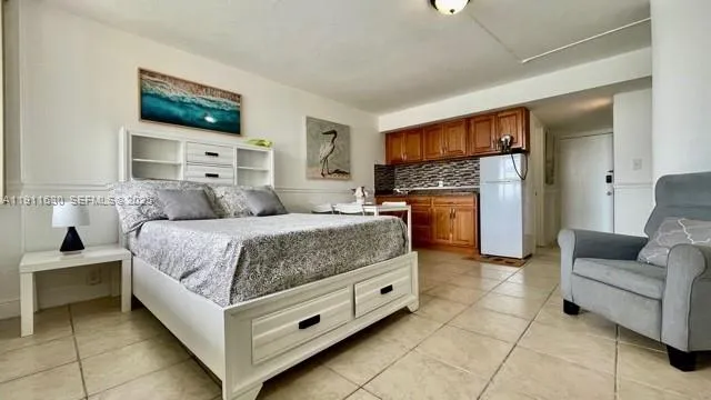 $1,899 | 6484 Indian Creek Drive, Unit 242, Miami Beach, FL 33141