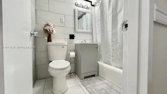 $1,899 | 6484 Indian Creek Drive, Unit 242, Miami Beach, FL 33141