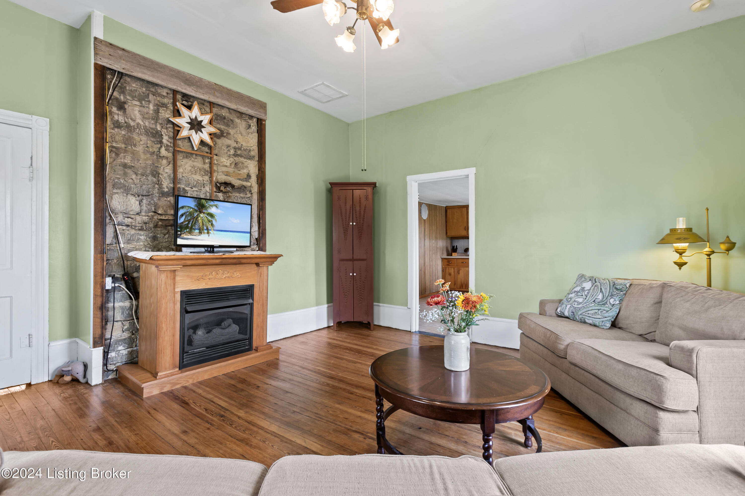 1036 Sea Ridge Road Lawrenceburg, KY 40342 - Photo 6 of 35 Living room