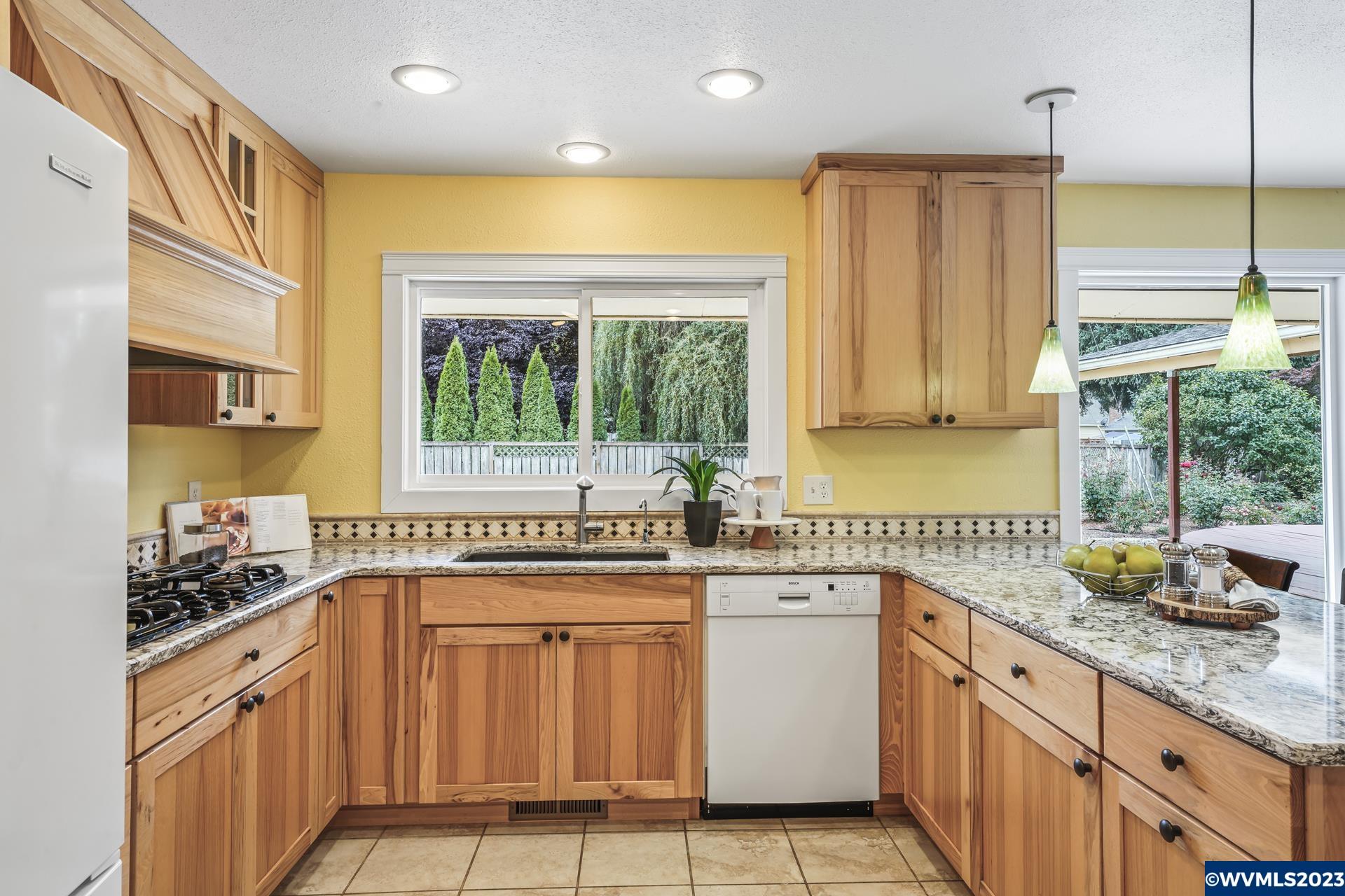 156 Northwest Country Club Lane Albany, OR 97321 - Photo 12 of 40